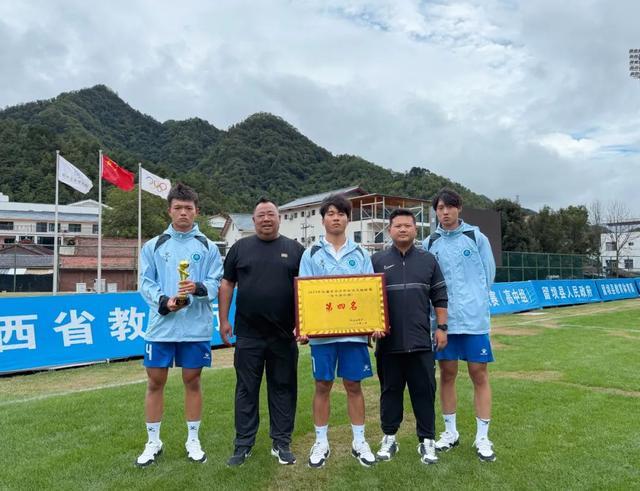 开云体育-渭南市瑞泉中学男足在省校园足球联赛（高中组）中喜获佳绩！临渭校园体育再添彩